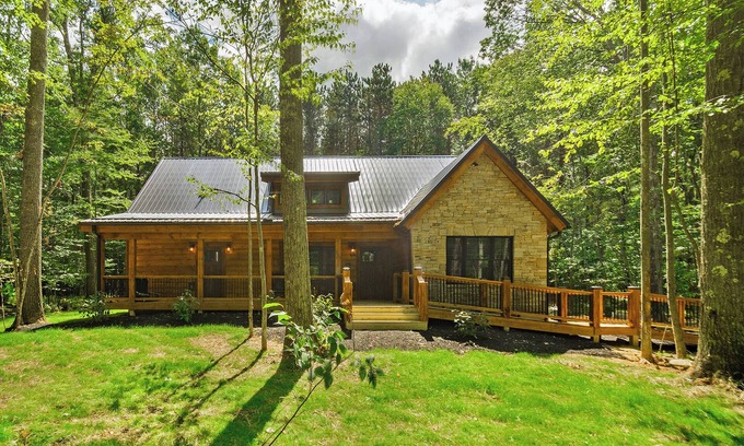 Oakland Casa | Mountain Laurel: New, Lake Access w. Dock Slip, Hot Tub, Dogs OK