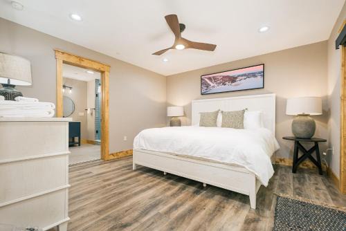 Oakland Casa | Mountain Laurel: New, Lake Access w. Dock Slip, Hot Tub, Dogs OK