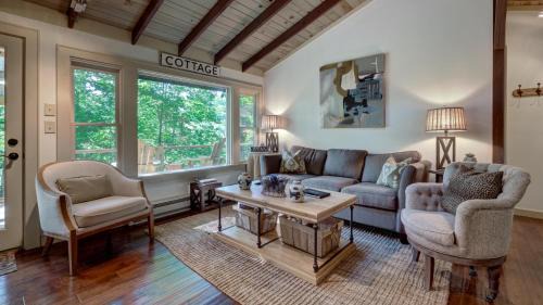 Mirror Lake Casa | Mountain Laurel Tree House