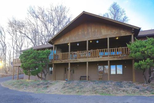 Natural Bridge Casa | Mountain Lodge - Heated Pool 83 Degrees