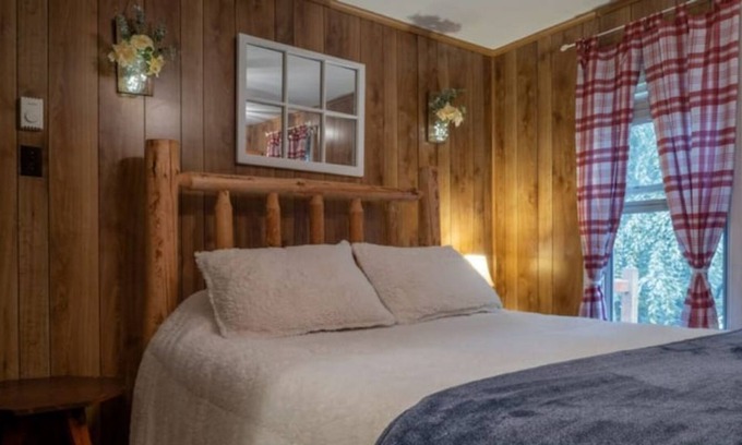 Jim Thorpe Casa | Mountain Lodge Near Skiing and Snow Tubing
