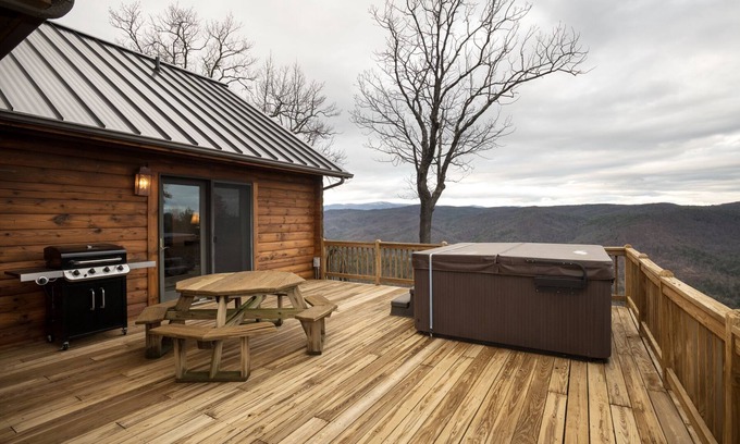 Ferguson Cabina | Mountain Lodge, Spacious Living, Vast Views, Pool Table, Hot Tub, Gas Logs