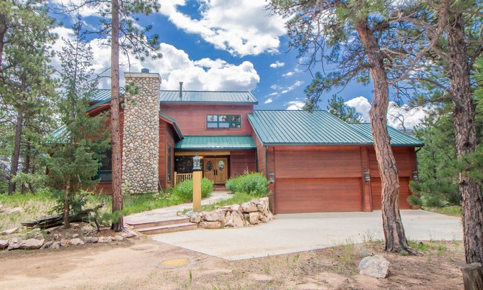 Lake George Cabina | Mountain Lodge with sauna-350 acres. 5 minutes from fishing, kayaking, boating!