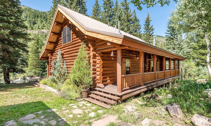 Carbondale Casa | Mountain Log Cabin in private neighborhood on Crystal River w/ On Site Fishing