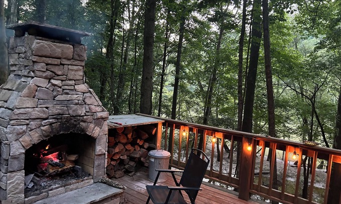 Jamestown Cabina | Mountain Log Cabin on Dale Hollow Lake/ Obey River
