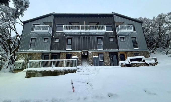 Mount Buller Casa | Mountain Luxe a Stylish 3BR Villa 450m to Main Lift