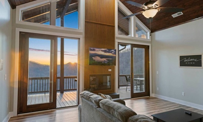 Sylva Condominio | Mountain Magic, King Suite, and Mountain View!