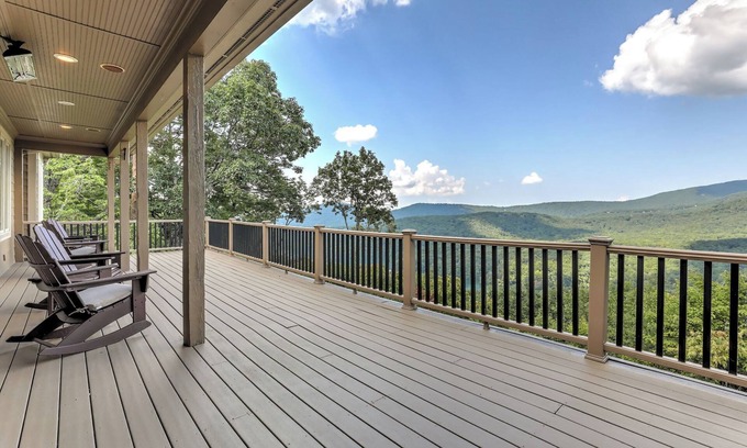 Big Canoe Casa | Mountain Manor - Mountain views and luxurious comfort in Big Canoe!