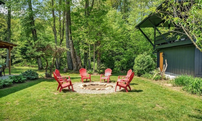 Newland Chalet De Esquí | Mountain Meadow - *3 acres Creekside*Dogs Welcome