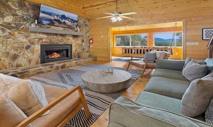 Morganton Cabina | Mountain Meadow Lodge - Pet Friendly | Large Private Yard | 4 King Beds