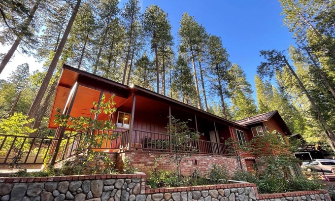 Glencoe Casa | Mountain Meadow View Retreat