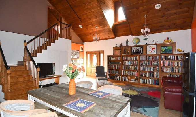 Berkeley Springs Apartamento | Mountain Meltdown - Pet Friendly | Wifi | Fire Pit | Fountain | Porch