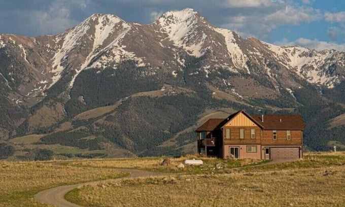Emigrant Casa | Mountain Mirador Lodge | 4 Bed, 4 Bath