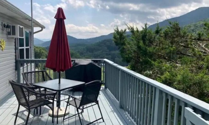 Waynesville Casa | Mountain Mist Guesthouse