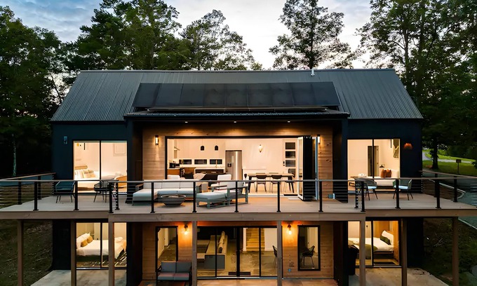 Young Harris Cabina | Mountain Mod with Pool & Hot Tub