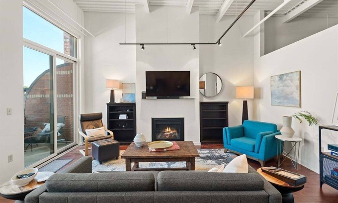 Basalt Condominio | Mountain Modern | Deck, Gym, Fireplace, A/C