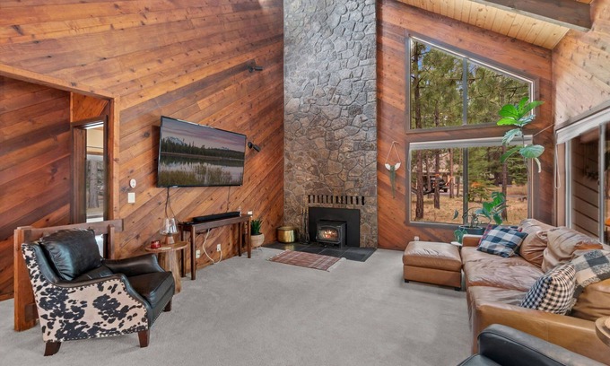 Black Butte Ranch Casa | Mountain Modern Retreat at Black Butte Ranch – 4BR/3BA w/Loft & Deck