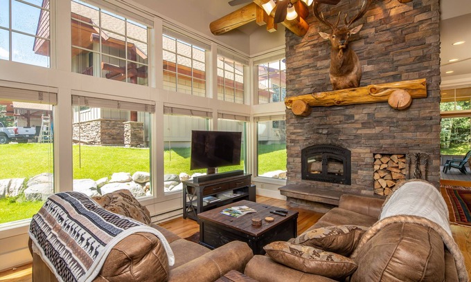 Big Sky Meadow Village Chalet De Esquí | Mountain Modern Townhome