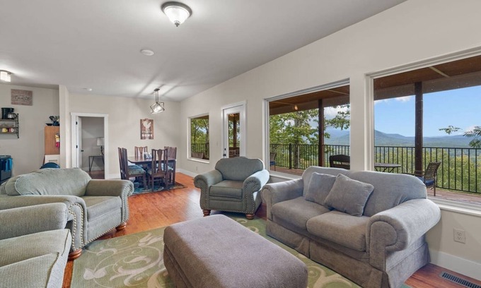 Tennga Cabina | Mountain Oasis: Cozy Cabin with Stunning Views