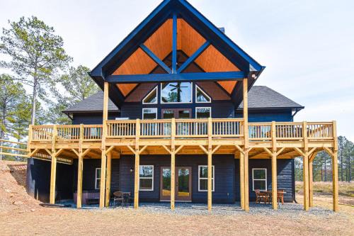 Ellijay Casa | Mountain Peak Lodge: Where Games and Views Meet