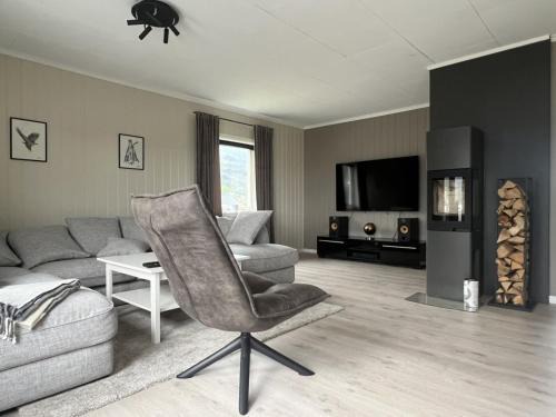 Sørvagen Casa | Mountain Peak Retreat