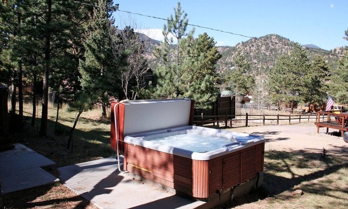 Estes Park Cabina | Mountain Pine Cabin With Personal Hot Tub - Dog-friendly! 3 Bedroom Cabin - #20-NCD0296