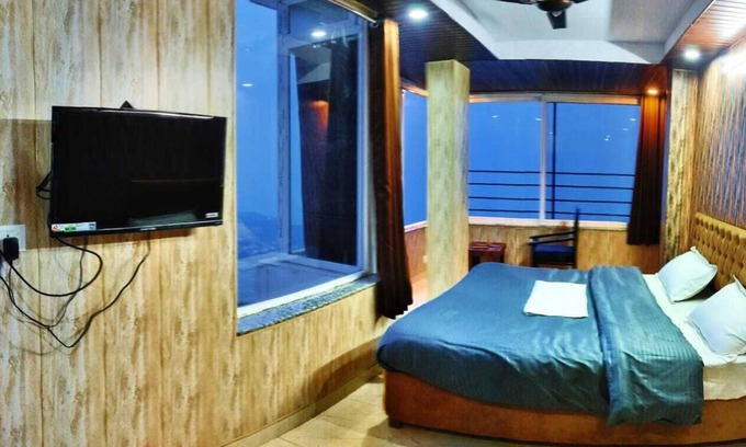 The Mall Road Hotel | Mountain Retreat by 360 Degree
