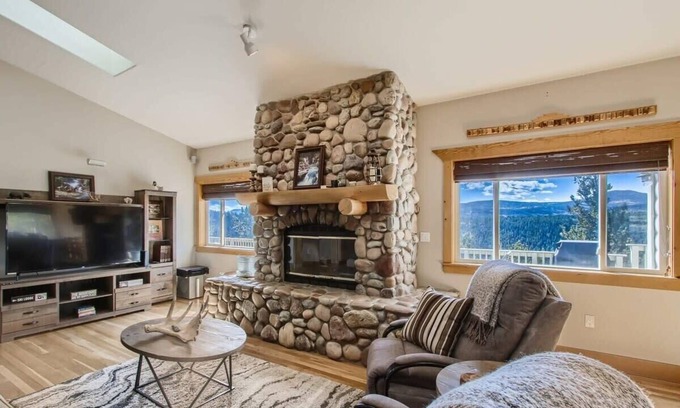 Black Hawk Casa | Mountain Retreat / Deck, Views / Sleeps 10