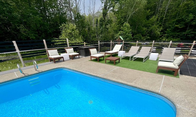 Haines Falls Casa | Swimming Pool, Sauna, HotTub, The Camptons House