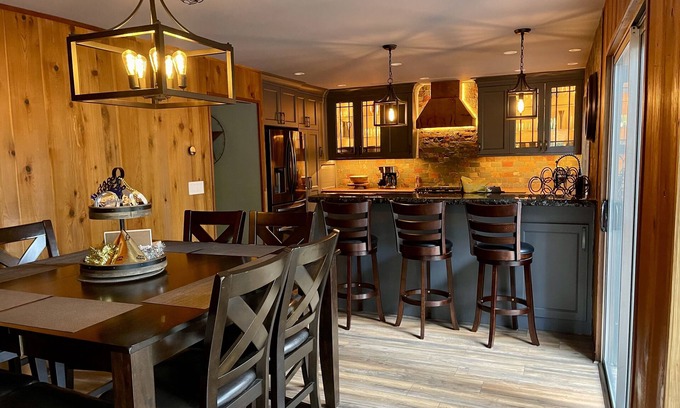 Dorrington Casa | Mountain Retreat. Perfect for large groups. Early check-in/late checkout.