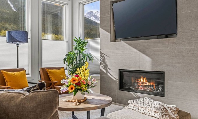 Canmore Condominio | Mountain Retreat: Spacious 3BR w/Spectacular Views