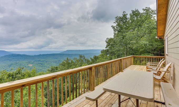 Flat Rock Apartamento | Mountain Retreat w/ Fire Pit in Flat Rock!