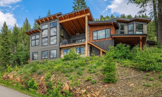 Sandpoint Casa | Mountain Retreat with Stunning Views of Lake Pend Oreille & Schweitzer Mountain