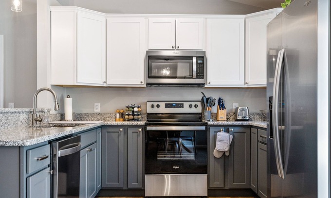 Massanutten Casa | Mountain scenery + Dog Friendly + Hot tub + New finished basement 2023!