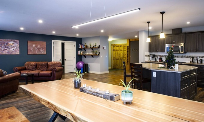 Revelstoke Casa | Mountain-Side Escape