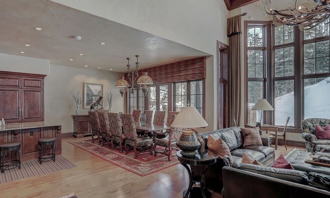 Village Walk Casa | Mountain Side Luxury - Village Walk Home- Ski-in/Ski-out