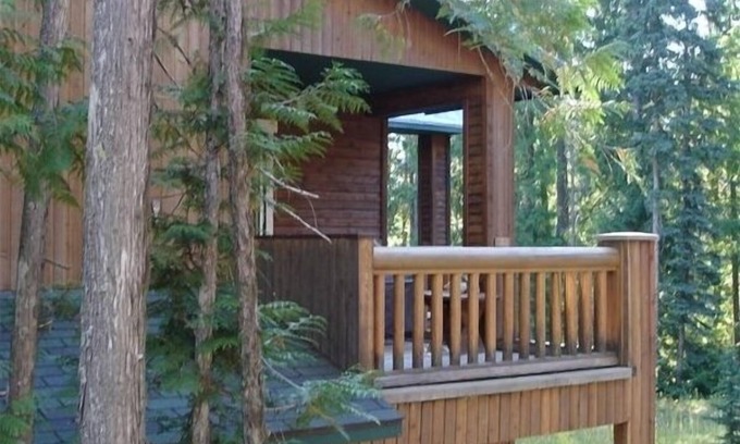 East Kootenay Casa | Mountain Side Ski-in Cabin w / Jacuzzi privado - 5 min. Caminar hasta telesilla
