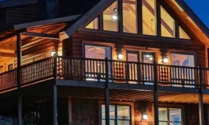 Madison Casa | Mountain Ski House w/hot tub, wrap around deck, panoramic views!