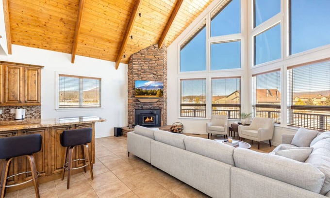 Baderville Cabina | Mountain Star Retreat w/ Hot Tub and EV Charging