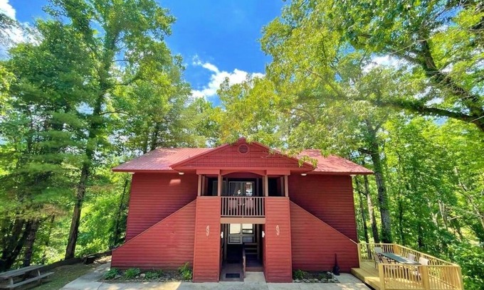 Bryson City Apartamento | MOUNTAIN SUITE on the 1st floor of a 2 story Duplex