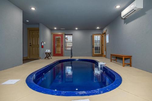 Gatlinburg Chalet De Esquí | Mountain Sunrise Pool Cottage by Eden Crest