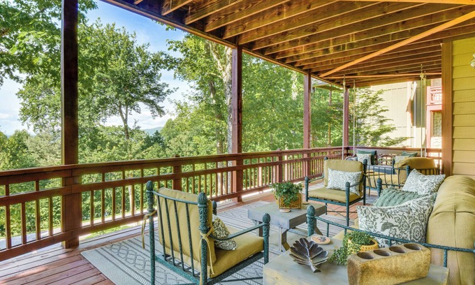 Cashiers Condominio | ‘Mountain Time’ Cashiers Condo w/ Deck & Views!