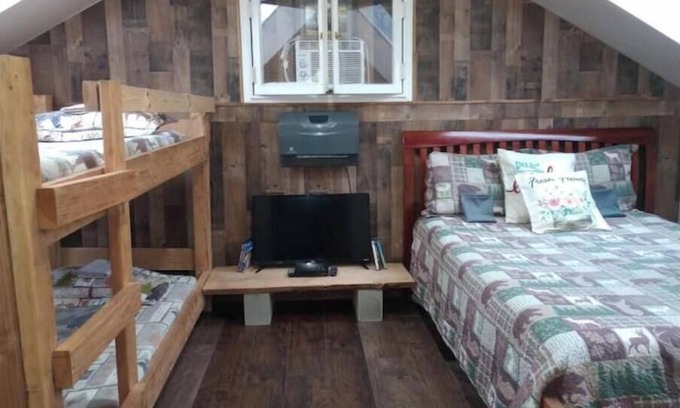 Bodfish Casa | Mountain top Barn retreat with view