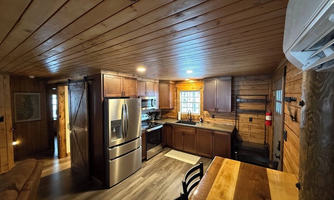 Rockwood Cabina | Mountain-Top Cabin: A Secluded Escape in the Heart of the Laurel Highlands