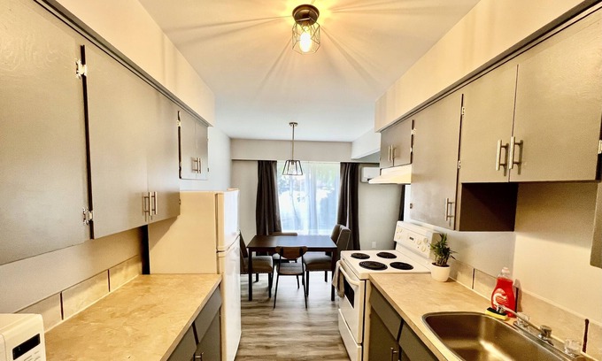 Port Alice Apartamento | Mountain Top Floor Suite *Pet Friendly 2 Bedroom 1 Bath