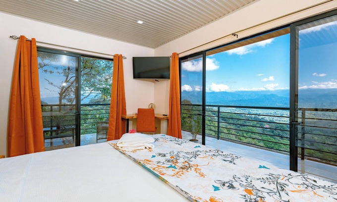 Manuel Antonio Hotel | Mountain Top Park Hotel