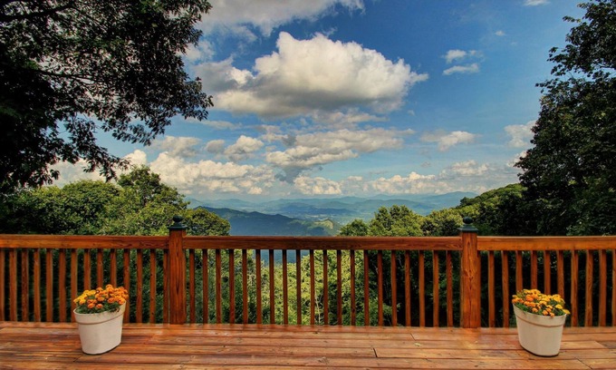 Maggie Valley Casa | Mountain Top Country Retreat 5100 en la elevación Maggie Valley Golf & CClub