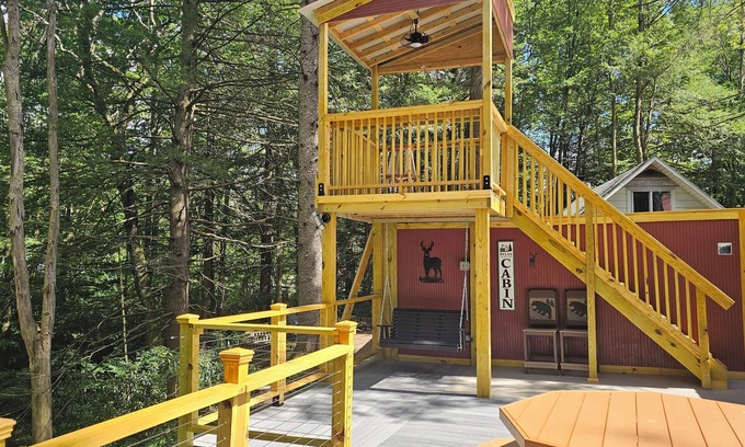 Jefferson Township Cabina | Mountain Tree House, Autumn Fest! Positioned on a babbling stream.
