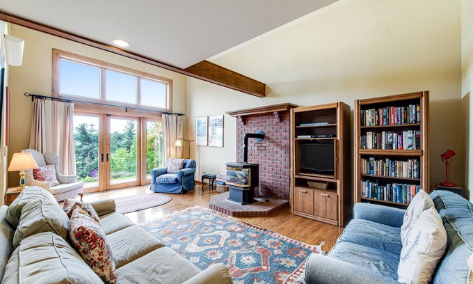 Enumclaw Casa | Mountain & Valley View Home with Private Hot Tub, Large Deck, 2 Gas Fireplaces