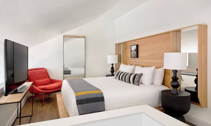 Teton Village Hotel | Mountain Vibes & Modern Design at Gravity Haus! Kitchenette, Free Parking